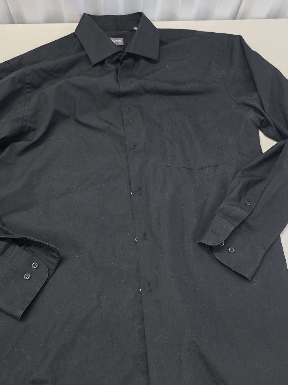 Van Heusen Black Button Down Shirt Men's Size Medium
